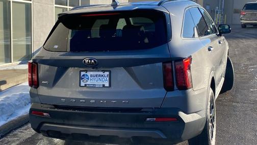 Everlasting Silver 2021 Kia Sorento S