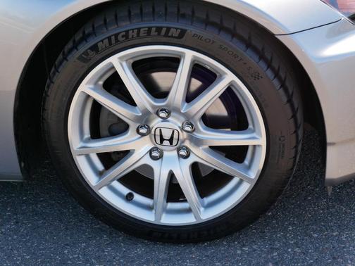 2005 Honda S2000 Base (M6)