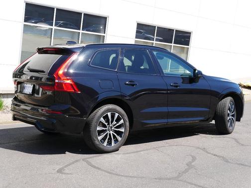 2024 Volvo XC60 B5 Plus Dark Theme