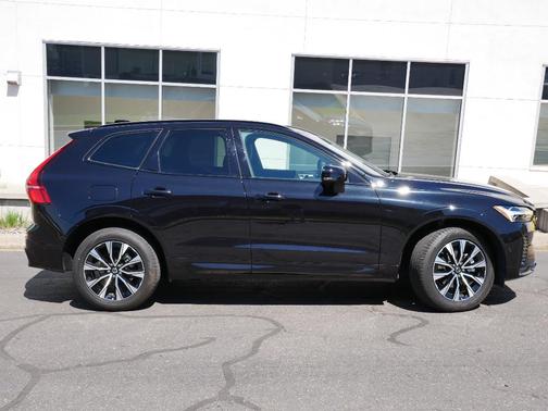 2024 Volvo XC60 B5 Plus Dark Theme