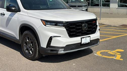 Platinum White Pearl 2025 Honda Pilot TrailSport