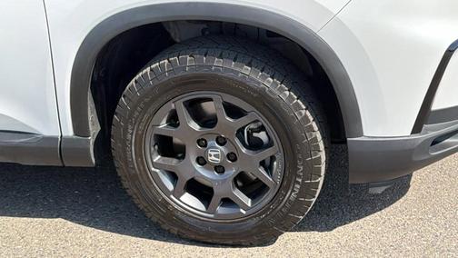 Platinum White Pearl 2025 Honda Pilot TrailSport