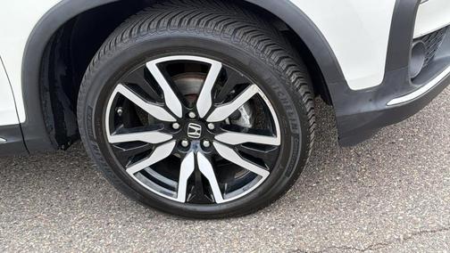 White Diamond Pearl 2019 Honda Pilot Touring 7-Passenger