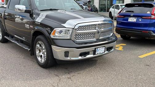 Brilliant Black Crystal Pearlcoat 2016 RAM 1500 Laramie