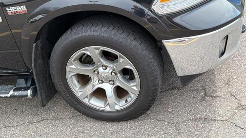 Brilliant Black Crystal Pearlcoat 2016 RAM 1500 Laramie