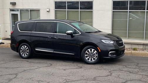 2022 Chrysler Pacifica Hybrid Limited