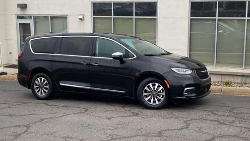 2022 Chrysler Pacifica Hybrid Limited
