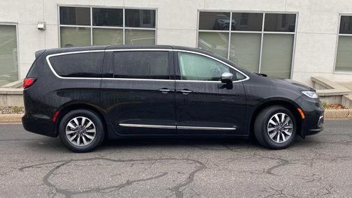 2022 Chrysler Pacifica Hybrid Limited