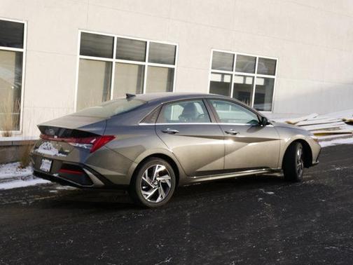 2025 Hyundai ELANTRA HEV Limited