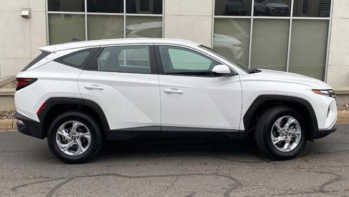 2023 Hyundai TUCSON SE