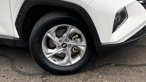 2023 Hyundai TUCSON SE