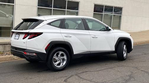 2023 Hyundai TUCSON SE