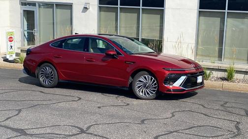 2025 Hyundai SONATA Hybrid Limited