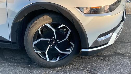 2024 Hyundai IONIQ 5 SE Standard Range