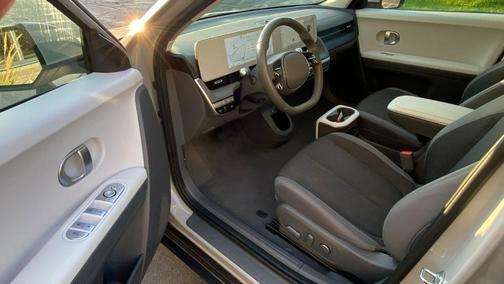2024 Hyundai IONIQ 5 SE Standard Range