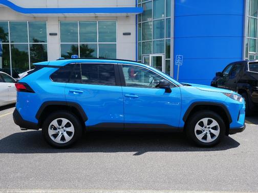 2020 Toyota RAV4 LE