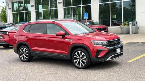 Kings Red 2023 Volkswagen Taos 1.5T SE