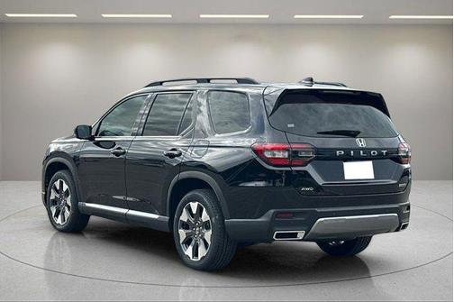 Crystal Black 2026 Honda Pilot Touring