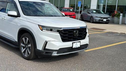 Platinum White Pearl 2025 Honda Pilot Elite