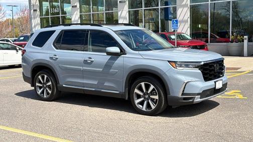 Sonic Gray Pearl 2024 Honda Pilot Touring