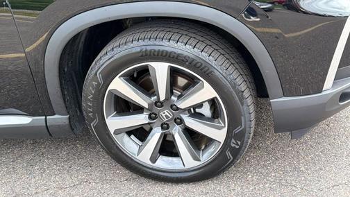 Crystal Black Pearl 2024 Honda Pilot Elite