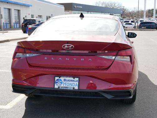 2022 Hyundai ELANTRA SEL