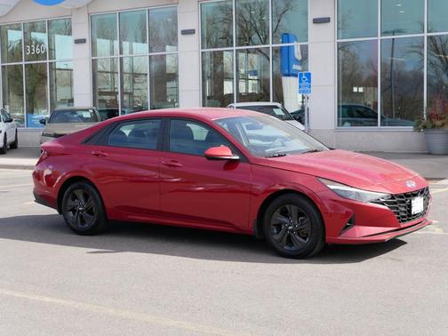 2022 Hyundai ELANTRA SEL