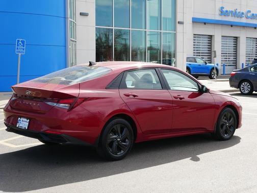 2022 Hyundai ELANTRA SEL
