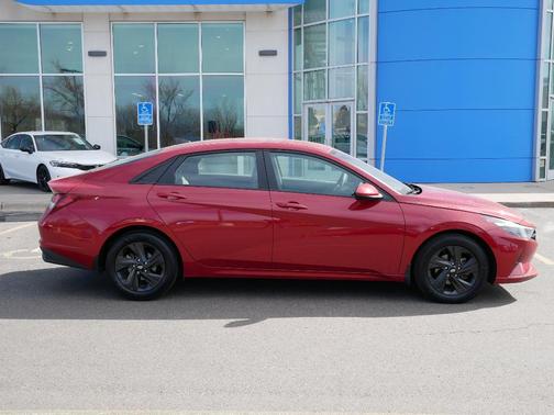 2022 Hyundai ELANTRA SEL