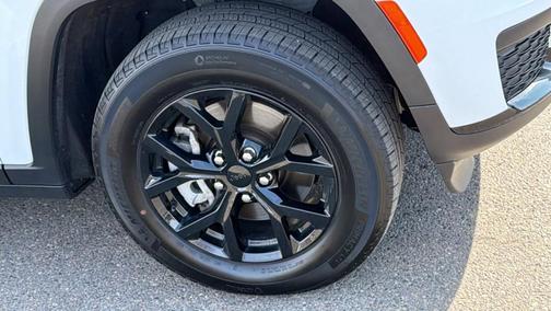 Bright White Clearcoat 2024 Jeep Grand Cherokee L Laredo