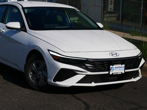 2024 Hyundai ELANTRA SE