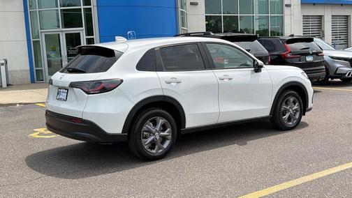 Platinum White Pearl 2026 Honda HR-V LX