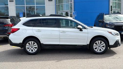 Crystal White Pearl 2018 Subaru Outback 2.5i Premium