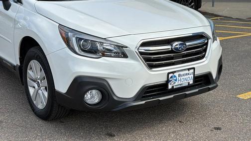 Crystal White Pearl 2018 Subaru Outback 2.5i Premium