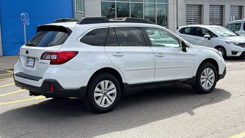 Crystal White Pearl 2018 Subaru Outback 2.5i Premium
