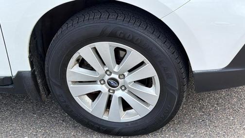 Crystal White Pearl 2018 Subaru Outback 2.5i Premium