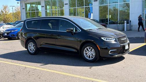 Diamond Black 2025 Chrysler Pacifica Select