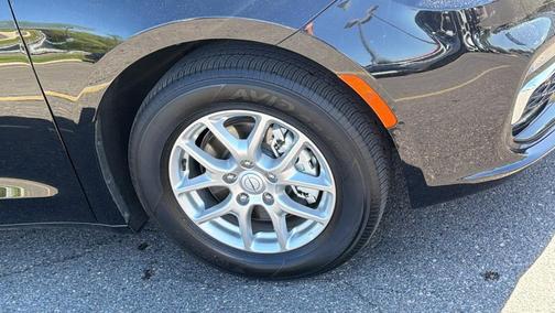 Diamond Black 2025 Chrysler Pacifica Select