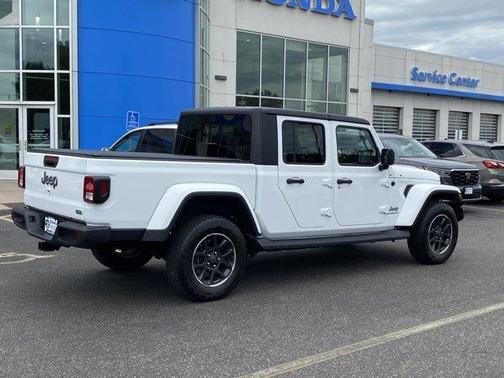2022 Jeep Gladiator Overland
