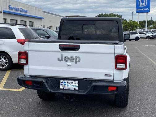2022 Jeep Gladiator Overland