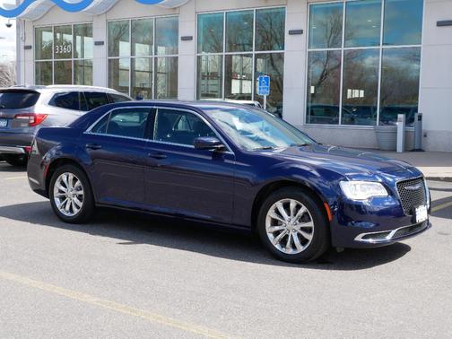 2017 Chrysler 300 Limited