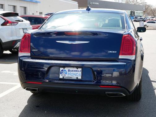 2017 Chrysler 300 Limited