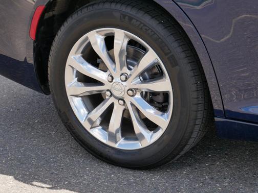 2017 Chrysler 300 Limited