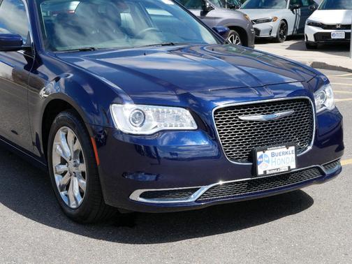 2017 Chrysler 300 Limited