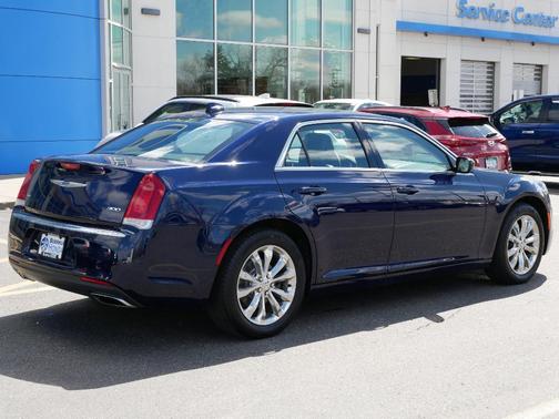 2017 Chrysler 300 Limited
