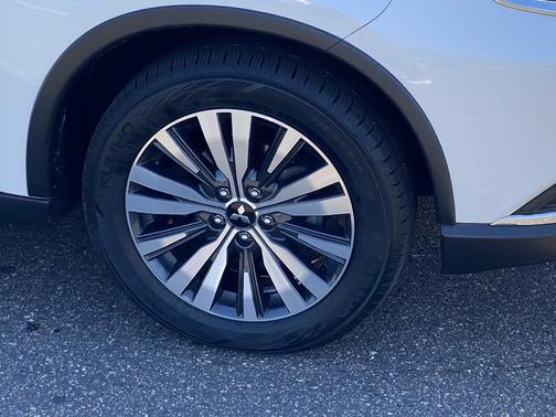 2020 Mitsubishi Outlander ES