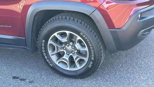 Velvet Red Pearlcoat 2020 Jeep Cherokee Trailhawk