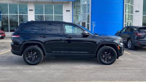 2025 Jeep Grand Cherokee Laredo