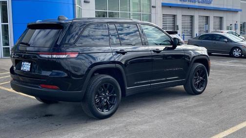 2025 Jeep Grand Cherokee Laredo
