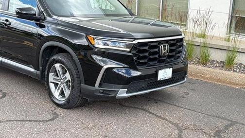 Crystal Black Pearl 2023 Honda Pilot EX-L 7-Passenger